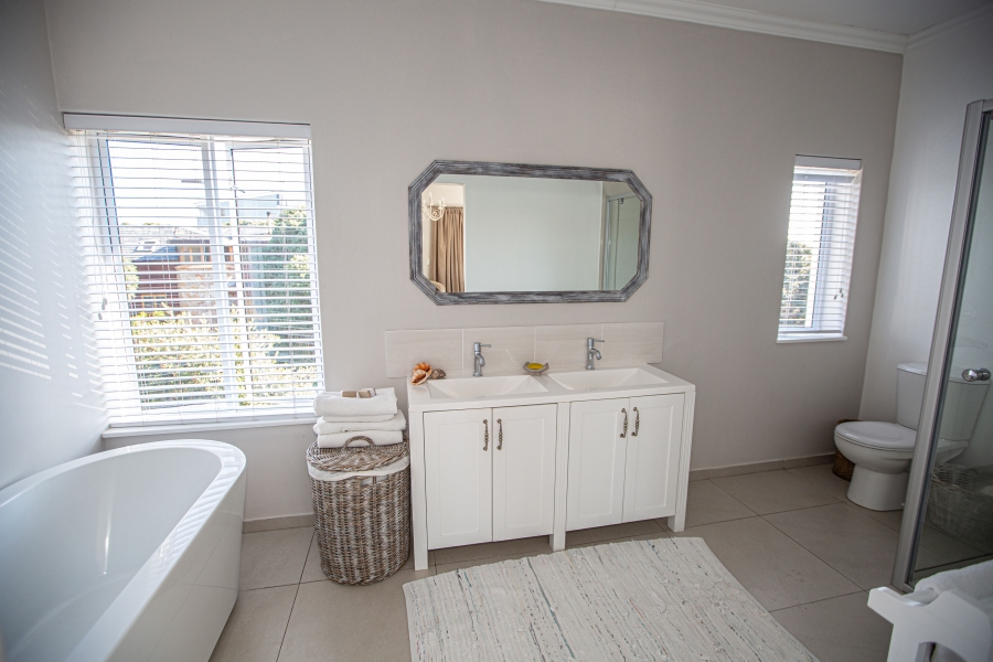 5 Bedroom Property for Sale in Kommetjie Western Cape